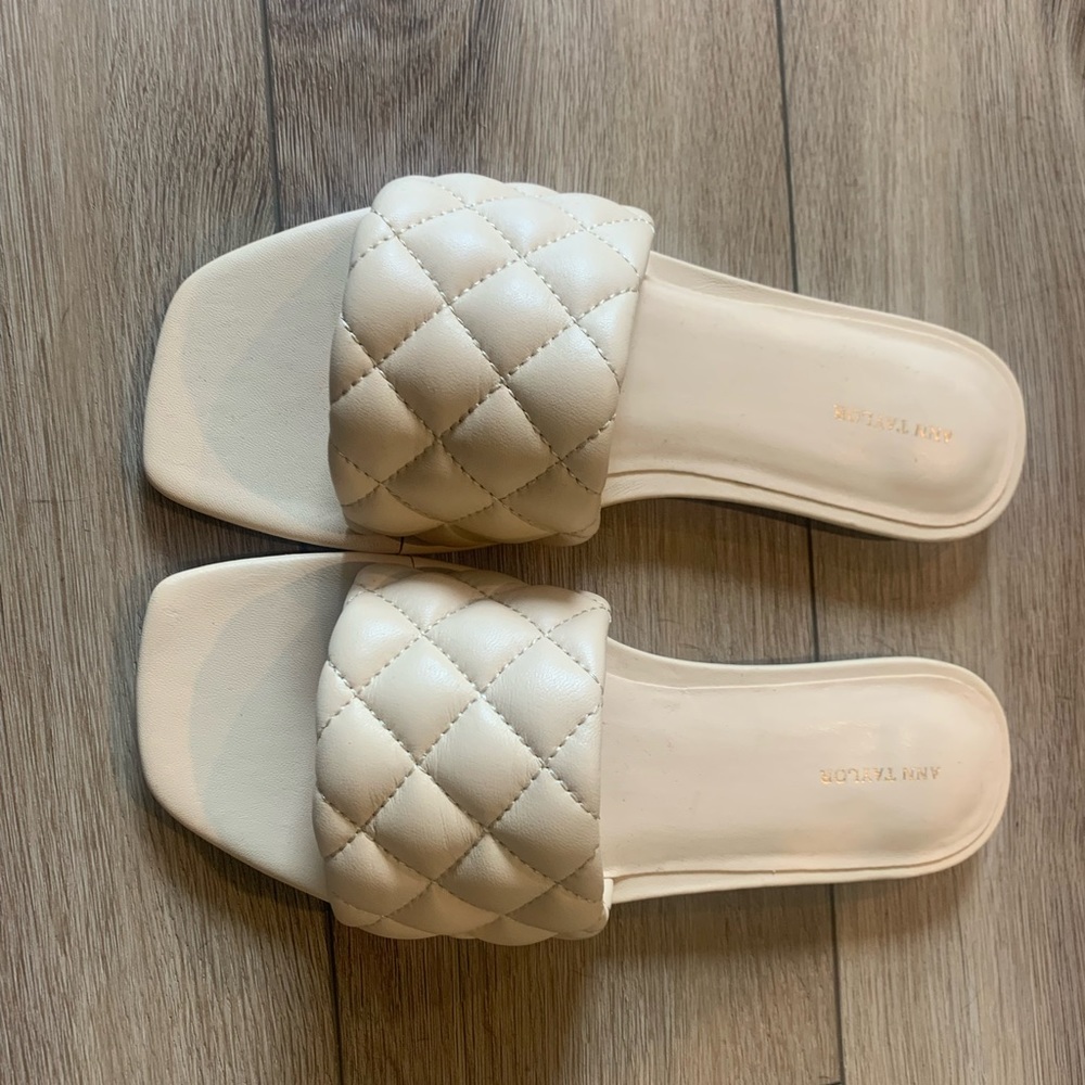 SOLD ⭐️ Ann Taylor Sandals